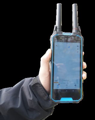 1.5km de frecuencia de radio de mano Sistema anti-drones de bajo error 700+ tipos de drones comerciales.